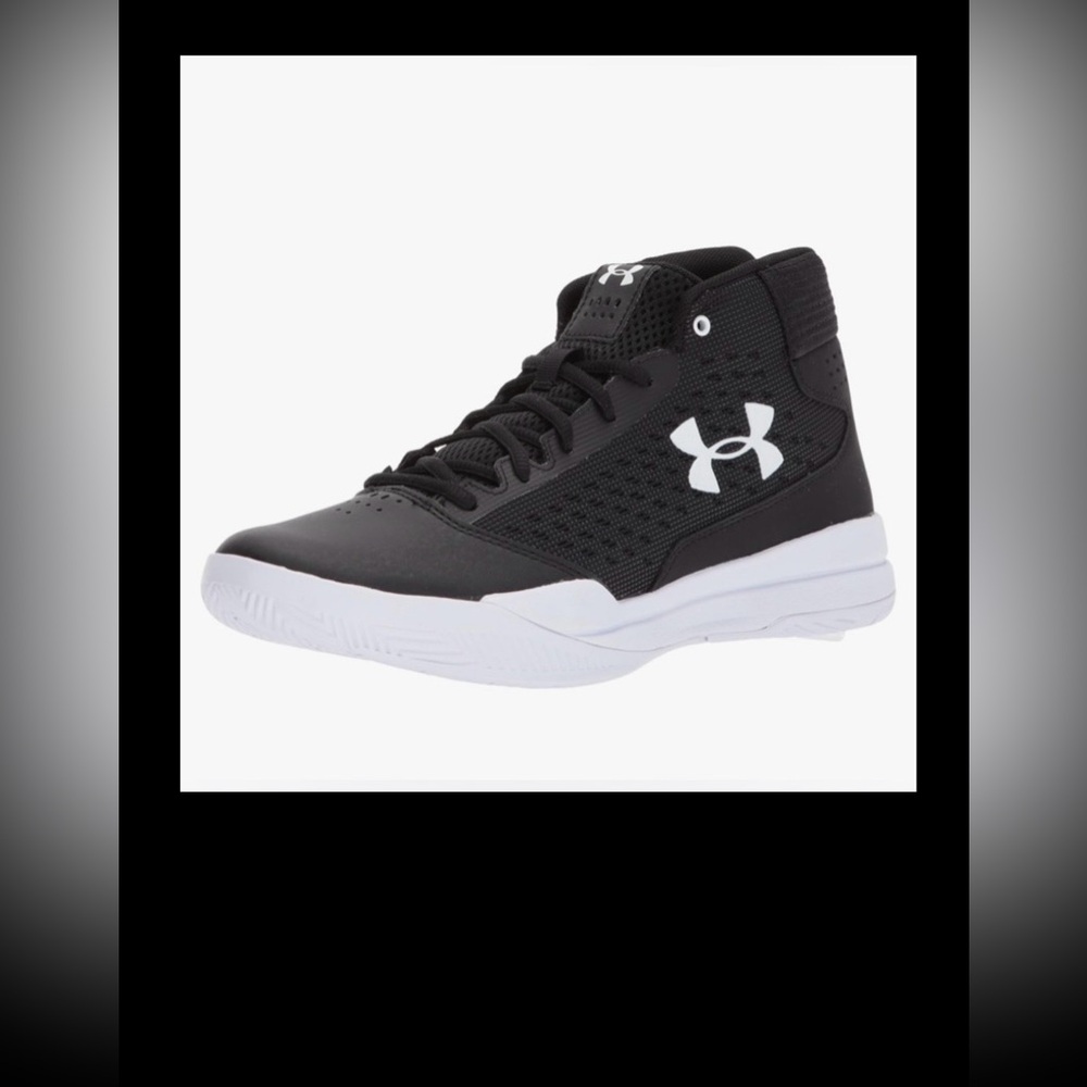 Under Armour UA jet high top Basketball sneaker black & white color Size 7 NWOB